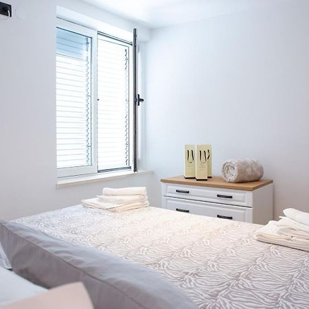 Three Bedroom Apartment With Old Town View - Orlanda'S Apartment Дубровник Екстериор снимка