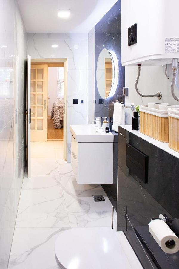 Three Bedroom Apartment With Old Town View - Orlanda'S Apartment Дубровник Екстериор снимка