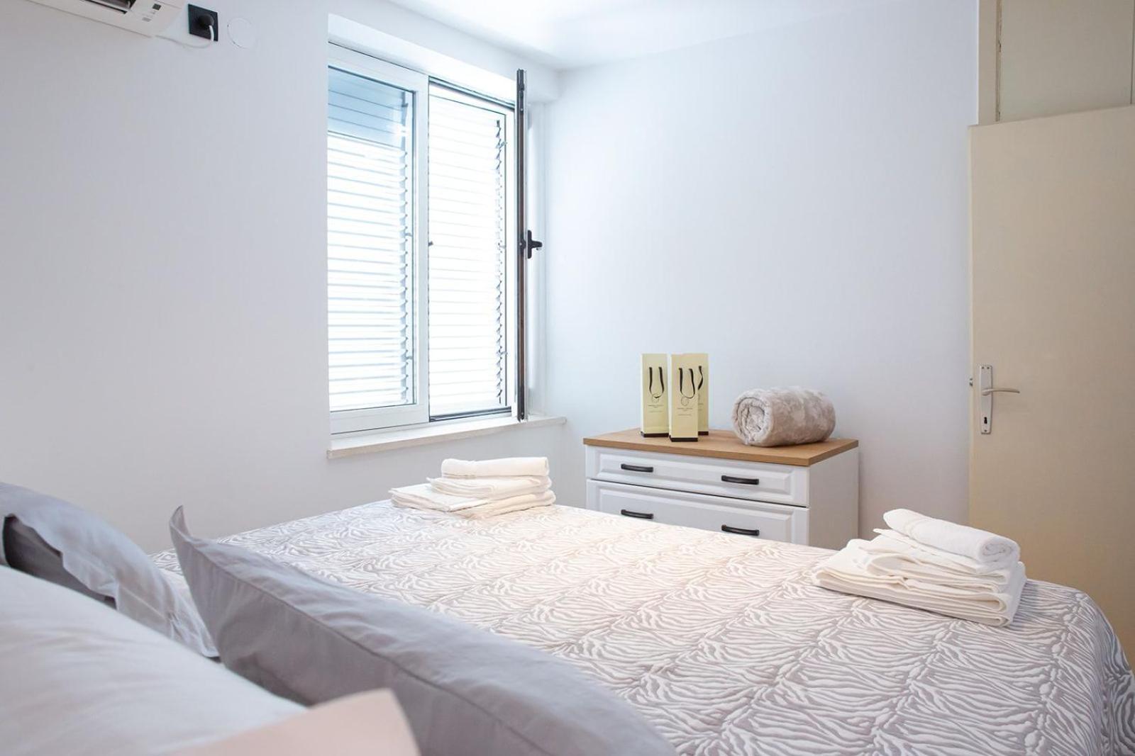 Three Bedroom Apartment With Old Town View - Orlanda'S Apartment Дубровник Екстериор снимка